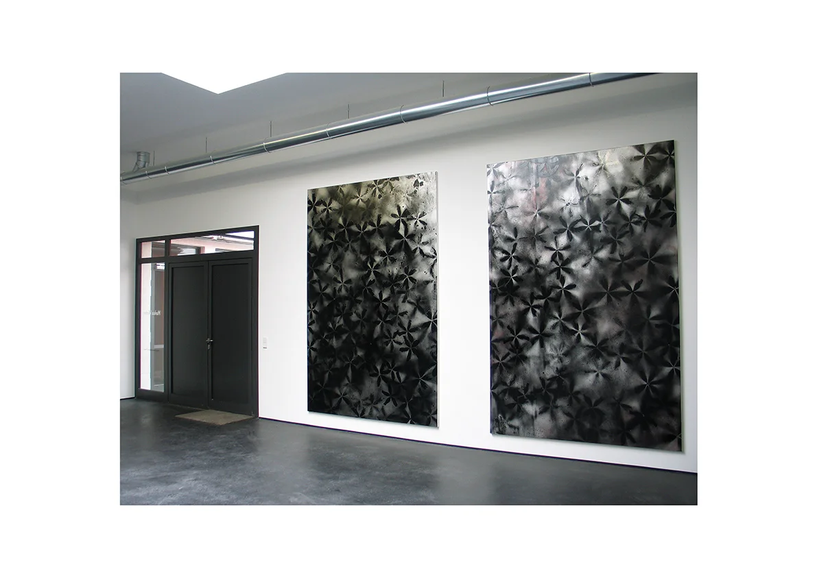 Ohne Titel, 2004 Lackspray auf Baumwollstoff je 295 x 195 cm