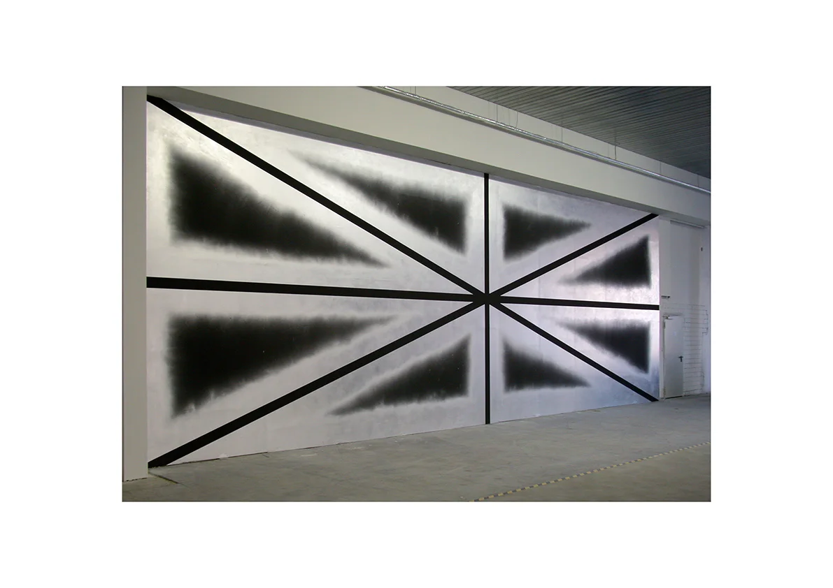 Autopilot, Gruppenausstellung Halle 29, Düsseldorf 2005 Ride the Skies (Supernova), 2005 Dispersion und Lackspray auf Wand 470 x 1312 cm