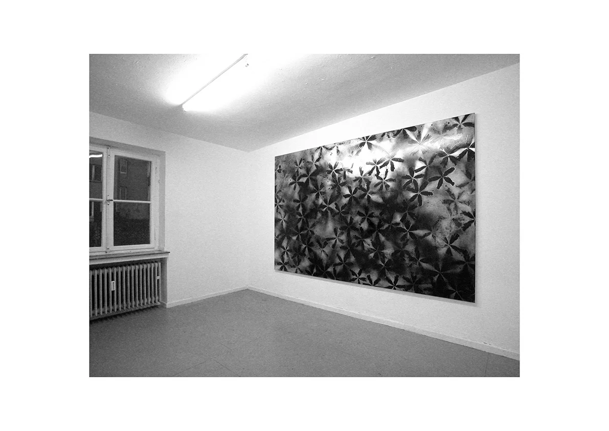 Mädchen auf der Flucht, 2004 Lackspray auf Baumwollstoff 295 x 195 cm