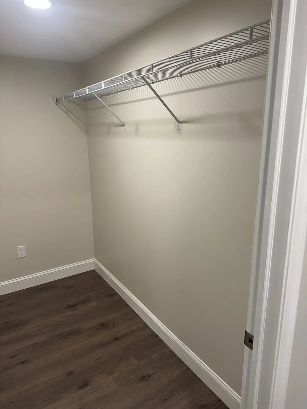 gilbertsville-05-inlaw-closet.jpg