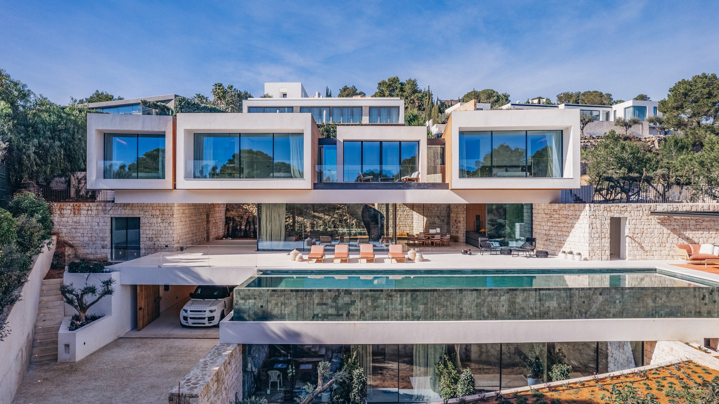 Zoom - 01-2025-0029.jpg