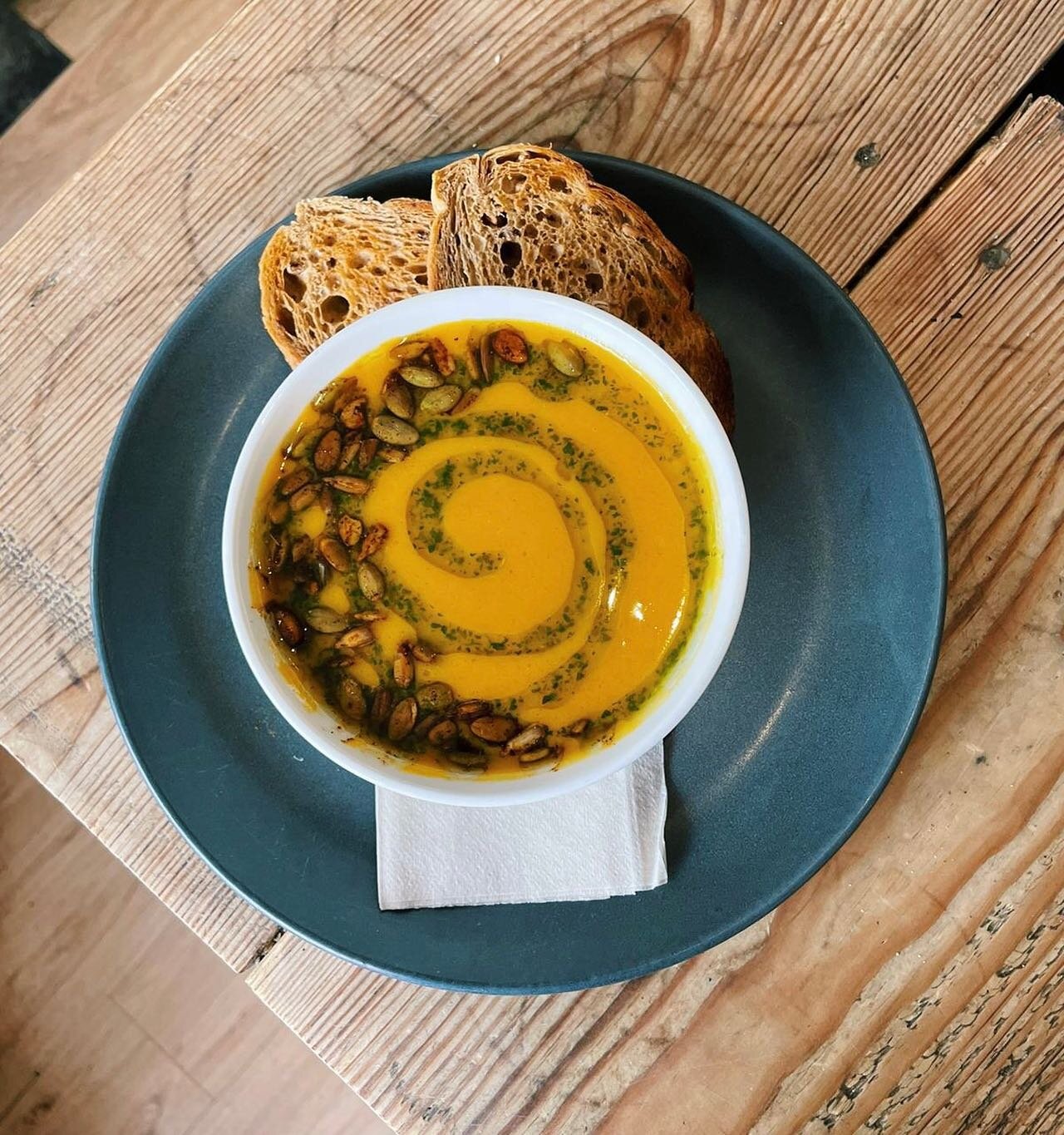 Sophie making the most beautiful looking soup. And trust us, it was so delicious too!!
.
.
.
.
.
.
.
.
.
.
.
#nottingham #notts #lovenotts #indienotts #visitnottingham #cafe #hockley #cafes #breakfast #brunch #lunch #cake #coffee #cakeandcoffee #shop