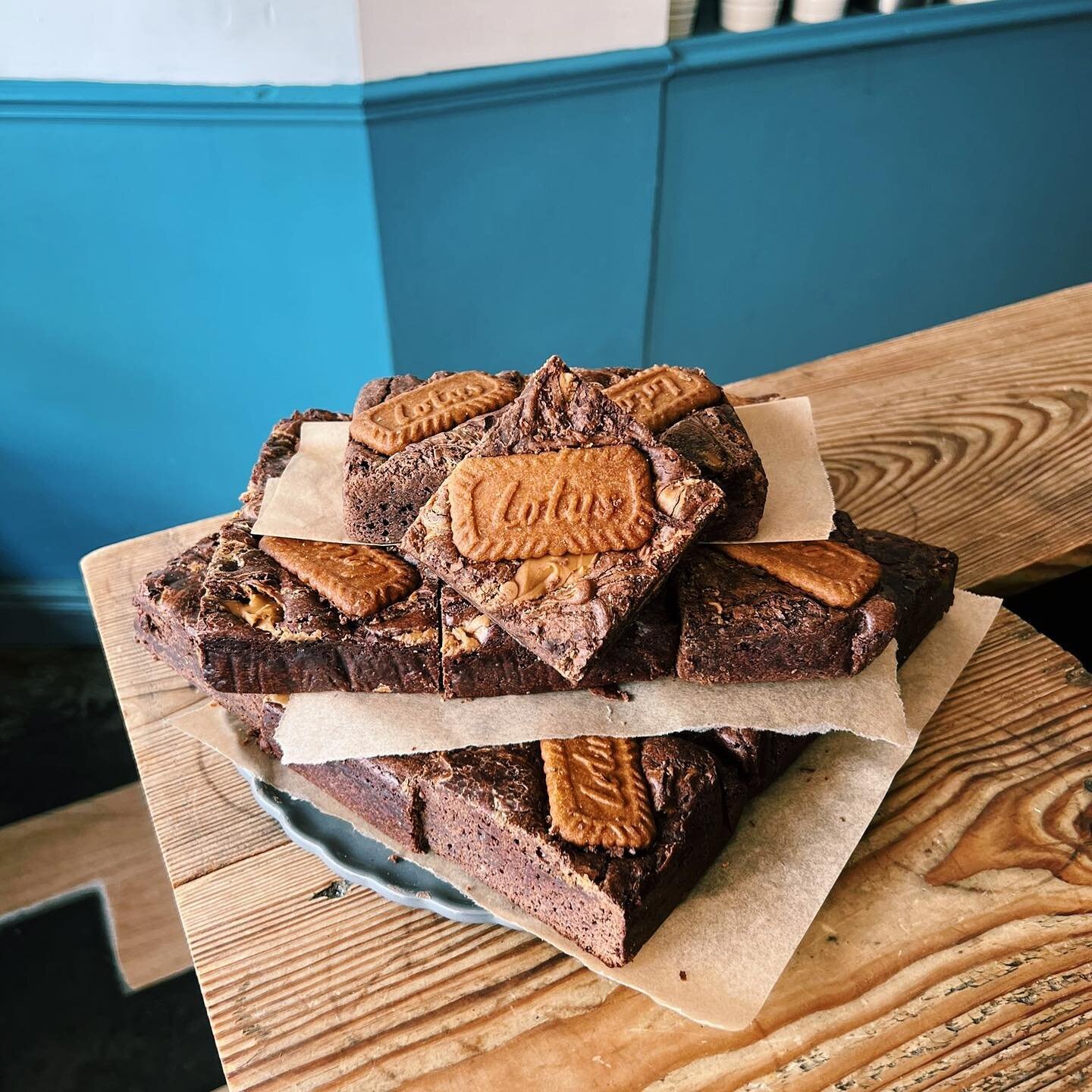 vegan biscoff brownies on sale all day, every day. slightly warmed up is a secret delight 🤫 

.
.
.
.
.
.
.
.
.
.
.
.
.
#nottingham #notts #lovenotts #indienotts #visitnottingham #cafe #hockley #cafes #breakfast #brunch #lunch #cake #coffee #cakeand