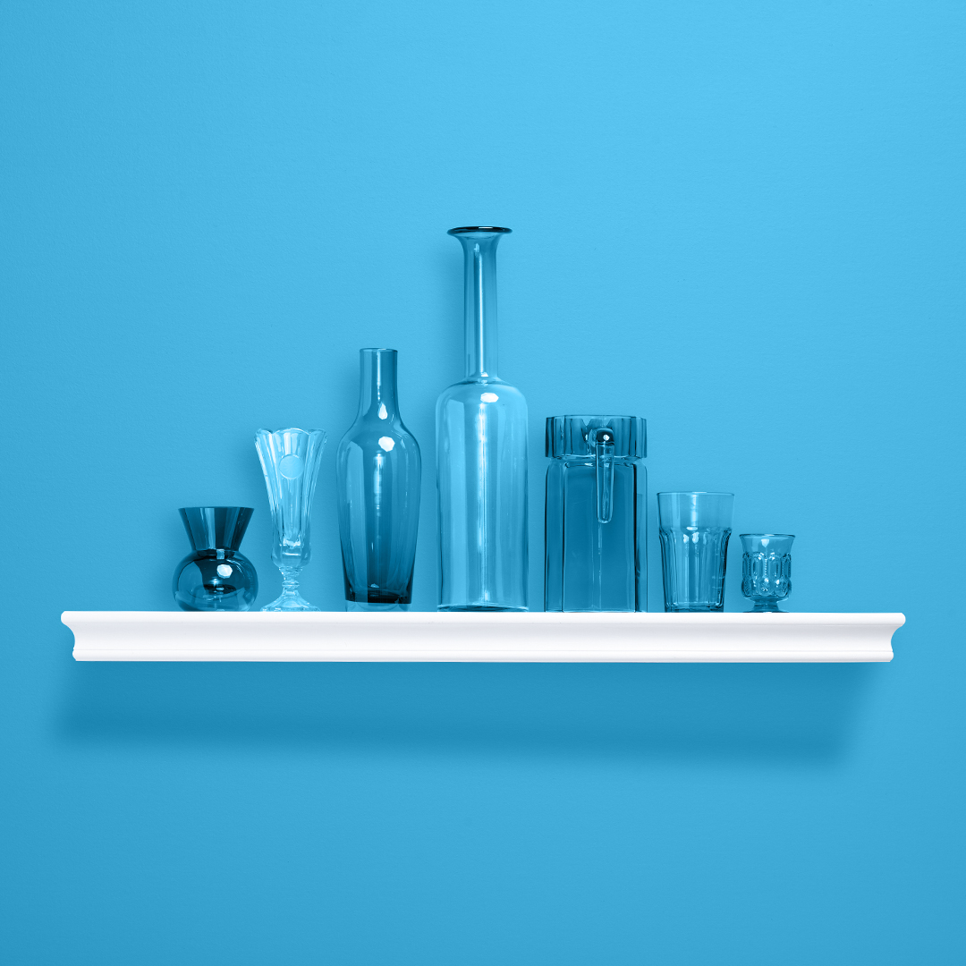 photograpy_1080x1080_0005_shelves glass_working.jpg