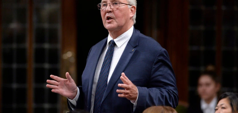 La réflexion de Bill Blair sur les règles sur les armes à feu tire à sa fin