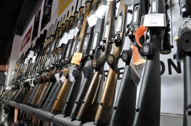 Registre des armes à feu : Québec appelé à mettre les boycotteurs au pas