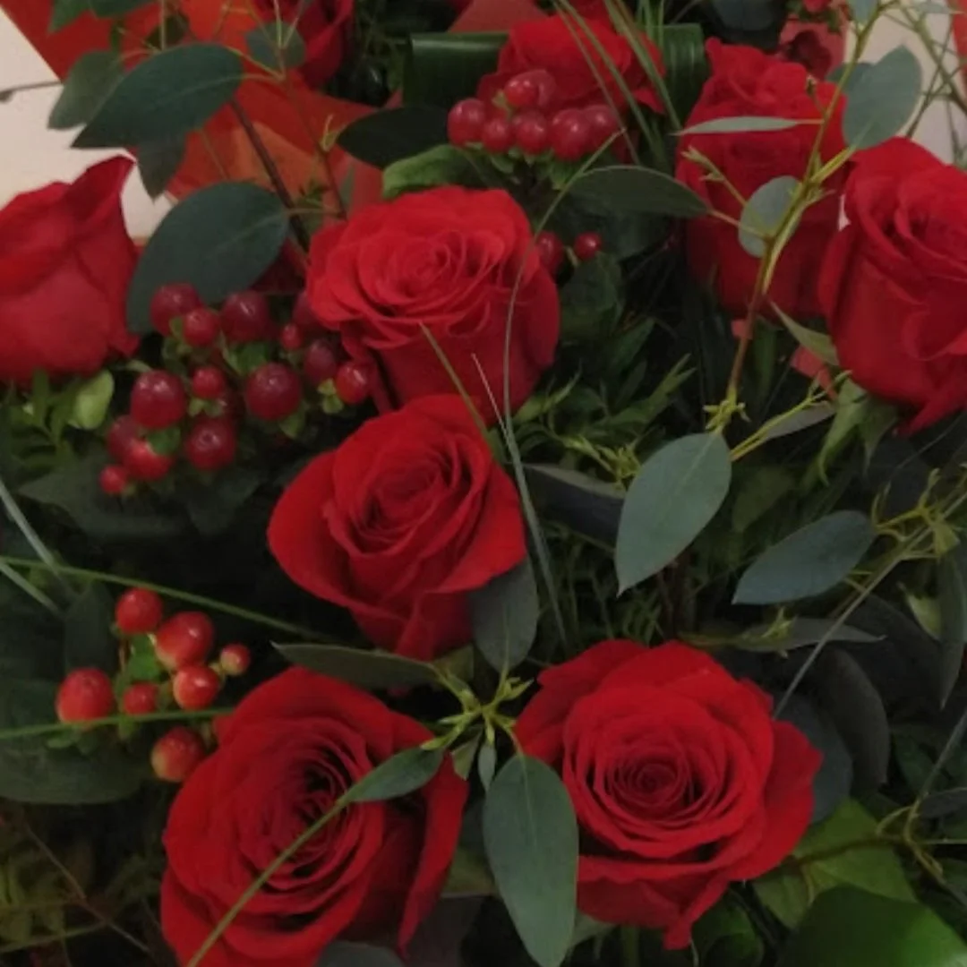 Six Red Roses (Hey Good Looking)😘