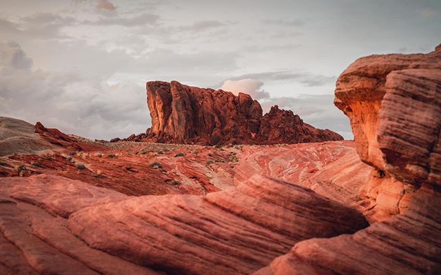 One more from Valley of Fire!
.
.
#valleyoffirestatepark #nevada #sonya7rii #natgeo #traveldeeper  #the_folknature #vacationwolf #theglobewanderer #passionpassport  #natgeotravel #travelphotography #travelling #natgeotravel #instatravel #igtravel #ou