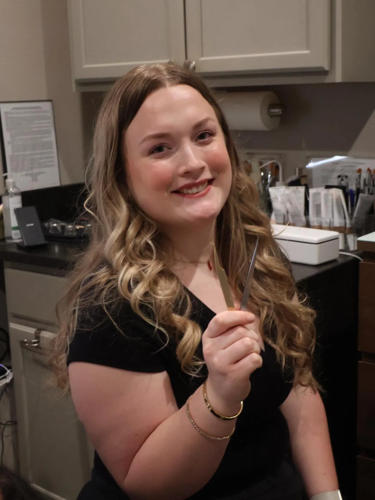 Please join me in welcoming our newest team member at Clarity! After searching for the perfect lash artist, I'm thrilled to have found Karis. Her attention to detail and creativity in lash artistry are truly impressive. Karis is also a licensed esthe