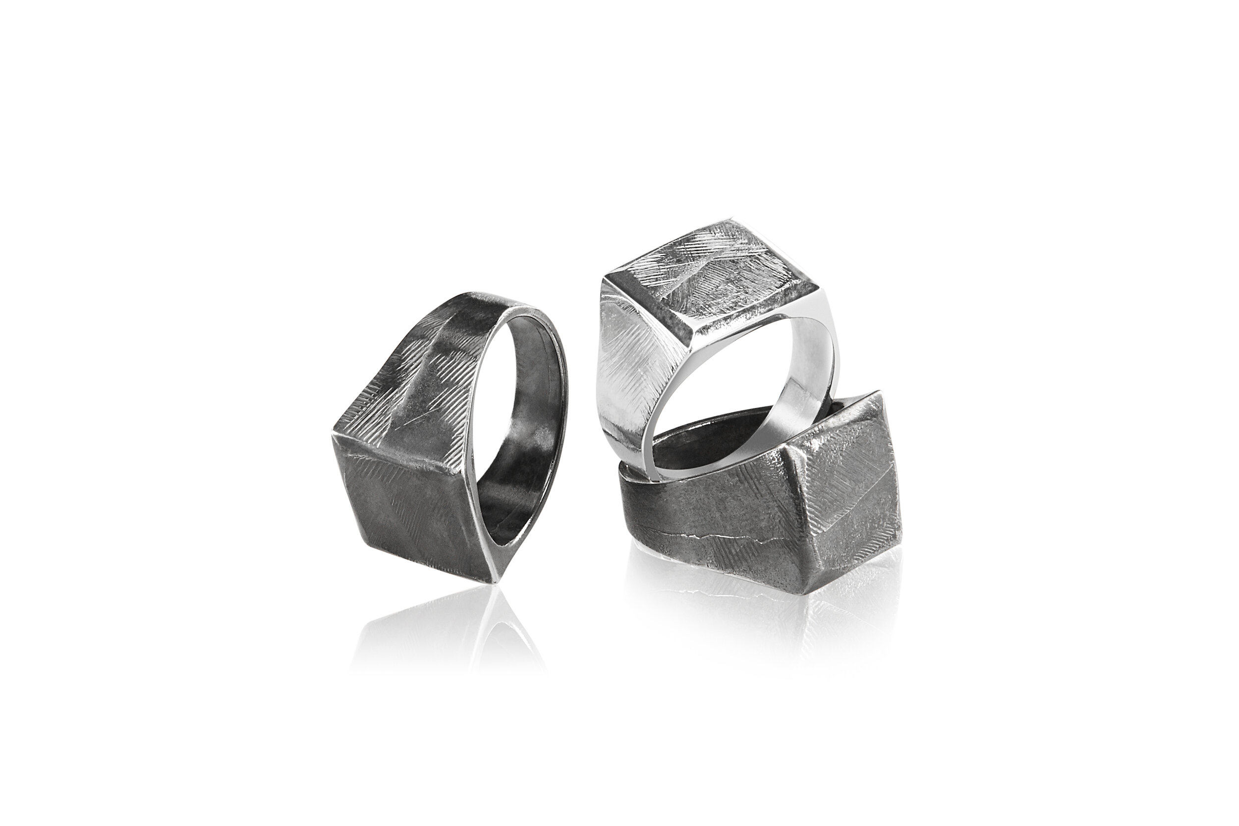 Lastig ik wil Elektronisch Signet ring, oxidised silver — VIDO JEWELS