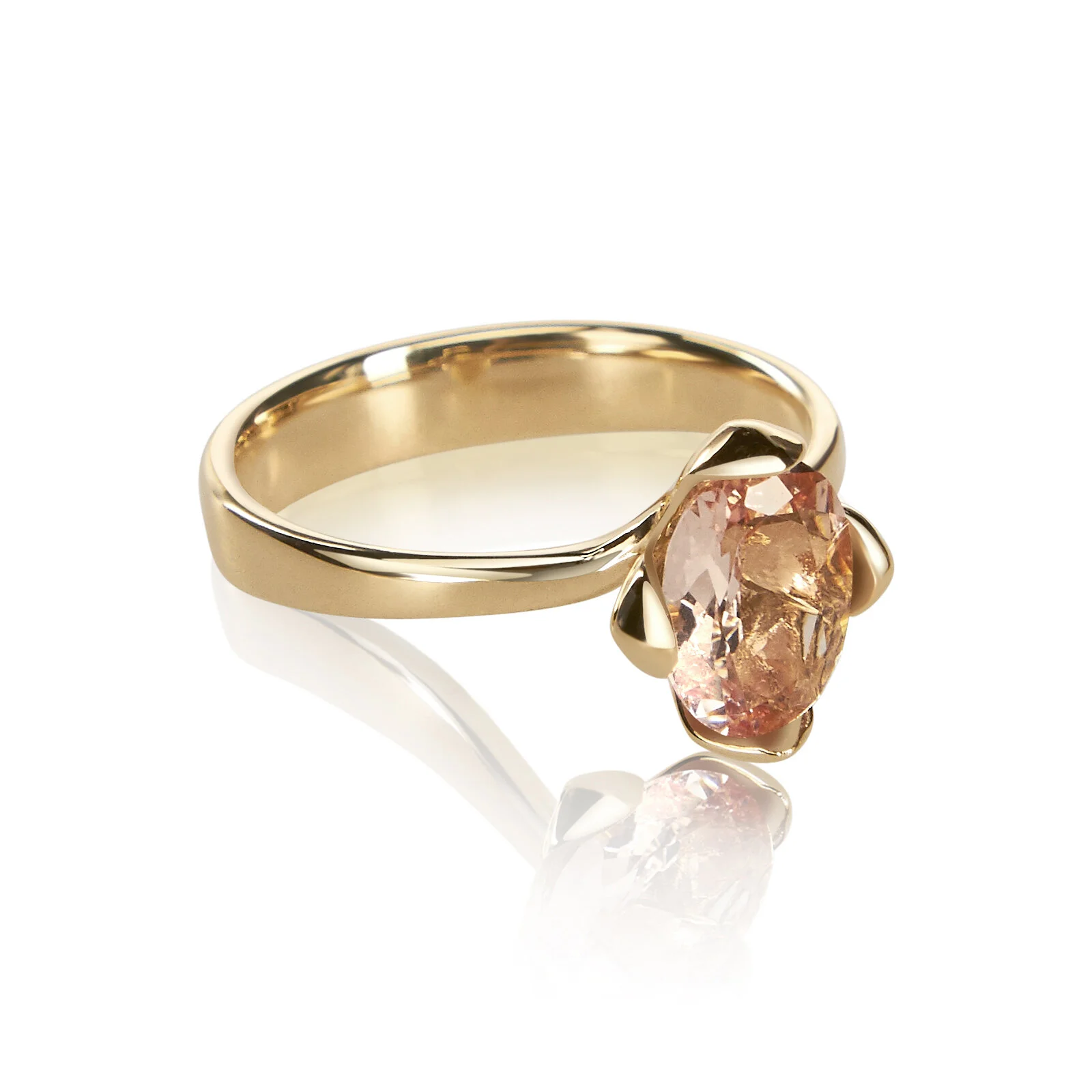 Honey petal ring with morganite 