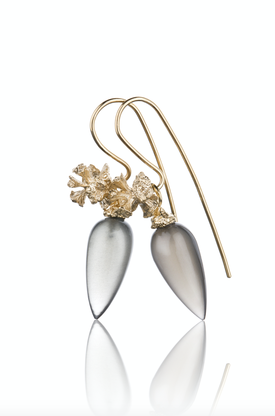 Thuja earrings with moon stone
