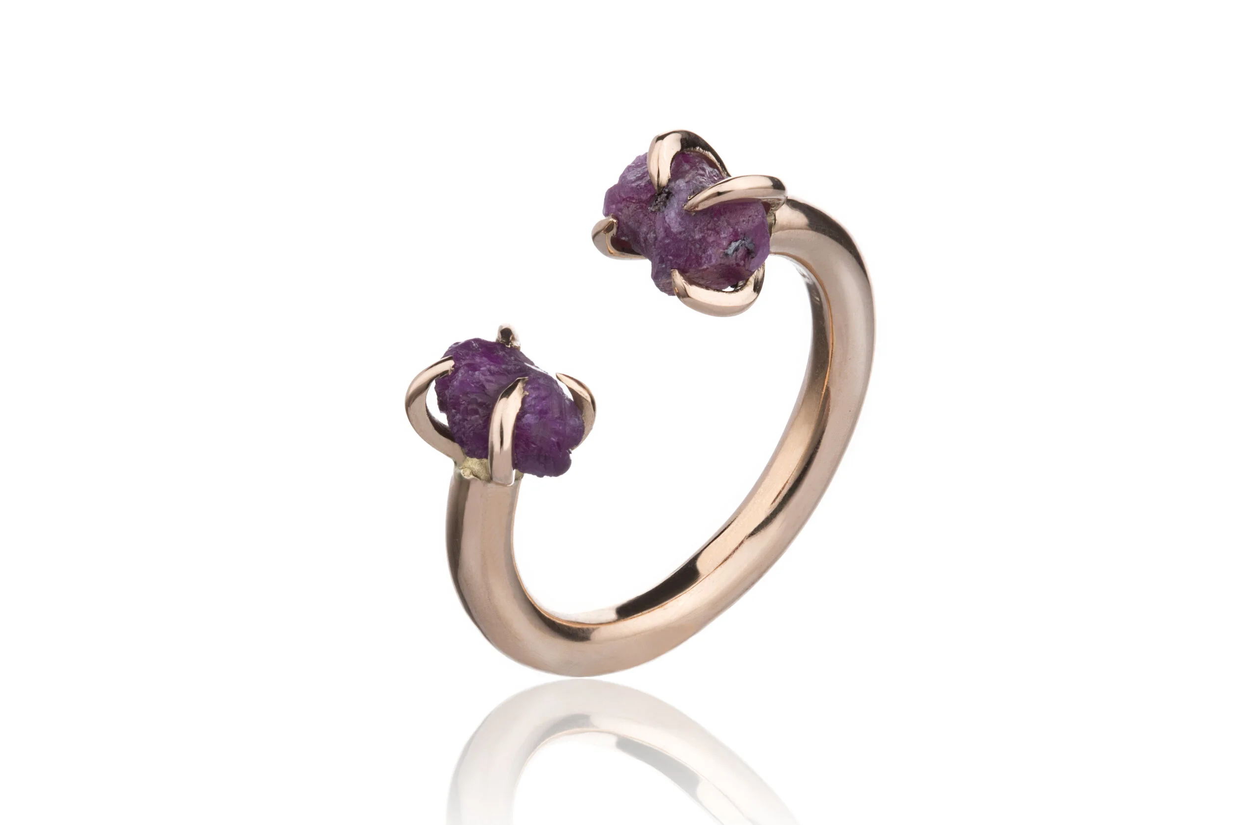 Double claw ring with rough ruby
