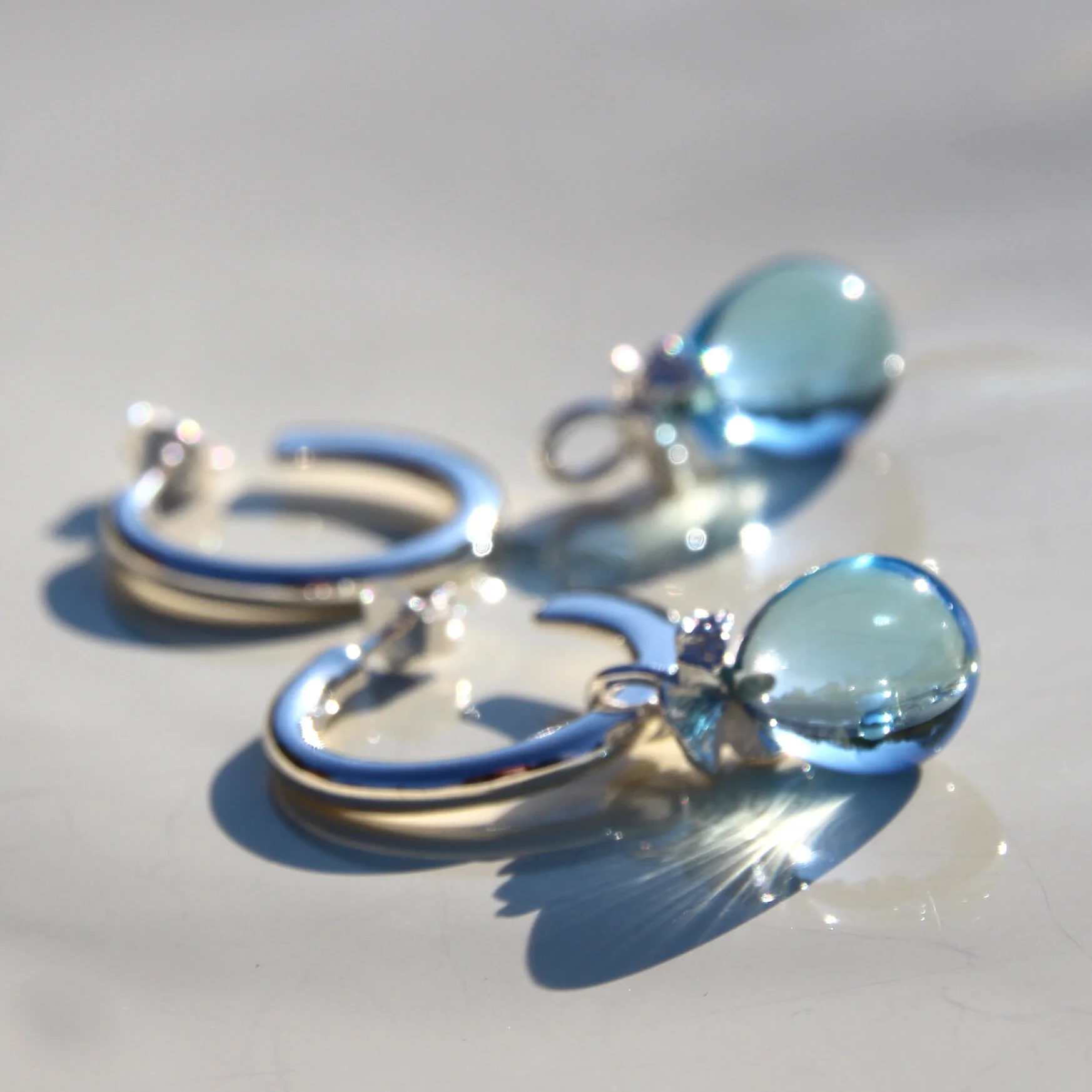 Thuja earring with Topaz