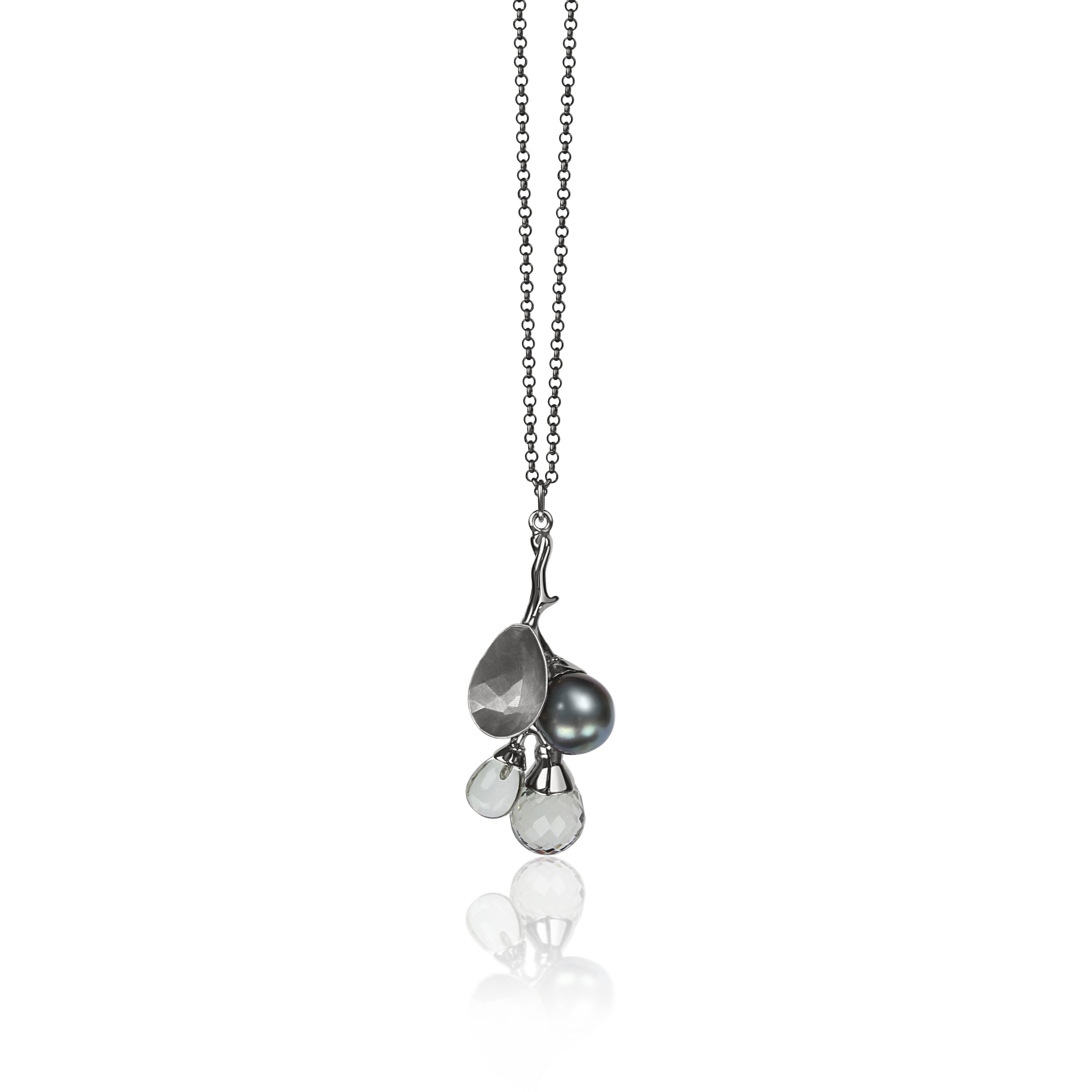 Freesia pendant with Tahitian pearl