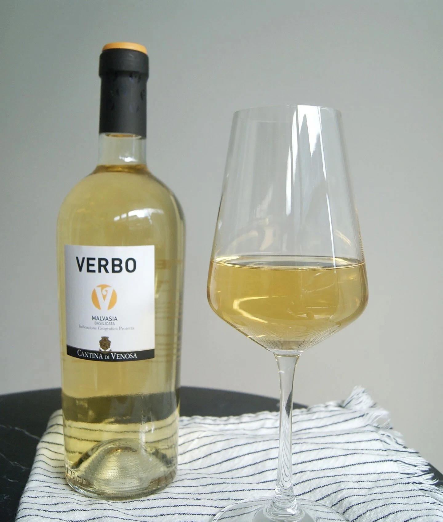 Sipping from the &quot;Social Butterfly&quot; Summer Sips Pack!

🍾: Venosa Verbo Malvasia

What you can expect in this bottle?

💛 It has a pale yellow colour

💐 A fruity bouquet depending on the variety, fresh, full and intense, fresh taste soft a