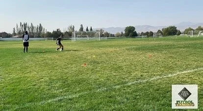 .
.
.
KWS Futbol Training
▫️Working on moving her opponent with a move using her left and right foot. 
.
.
#kwsfutbol..............Link in bio⬆️⬆️
.
.
#kwsfutboltraining #kwsfutbol #kws #training #soccerskills #soccerdrills #soccerlife #soccertrainin