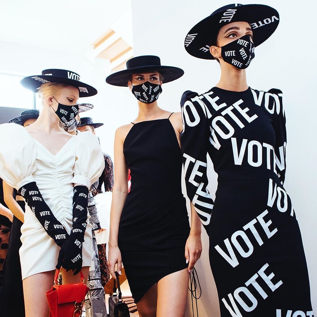 @csiriano used his platform (via runway) to encourage everyone to vote and to prove that wearing a mask during the pandemic can be pretty damn chic.
.
Hit that link in bio to see how the fashion industry is using their creativity to keep the conversa