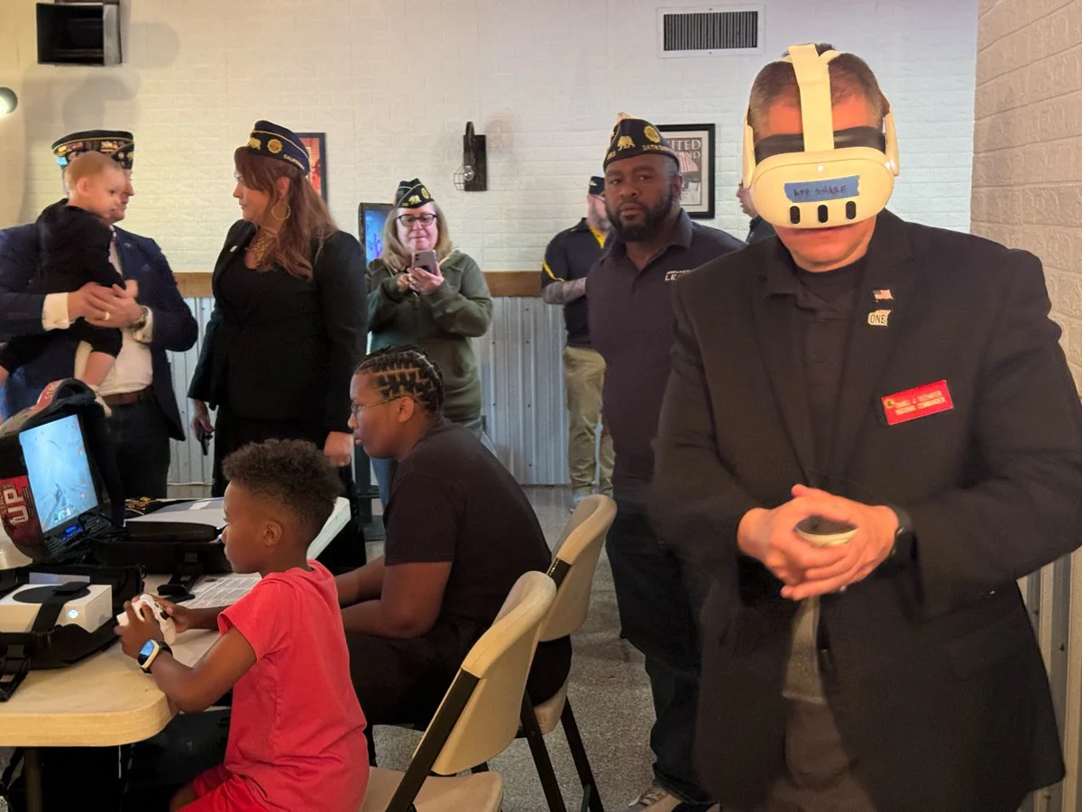 Post 283 plays video games with national commander