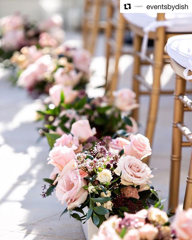#Repost @eventsbydish
・・・
Love these gorgeous florals that lined the aisle for Tess &amp; Yuval's ceremony #tessandyuval
.
.
.
.
.
Coordination @eventsbydish
Photography @lauriebaileyphoto
Florals @cloverandstone
Catering @leorkleinla 
Bubbly Trailer