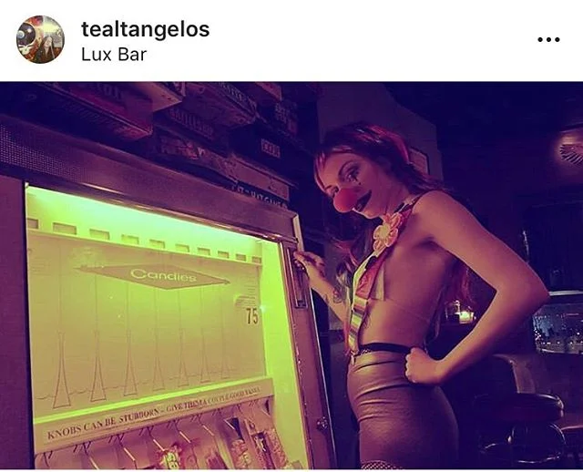 🎈Clowns need friends too🧸 Shout-out to my main squeeze, Trixxie &hearts;️ @tealtangelos .
.
.
.
#altclown #sadclown #badclown #clown #clowns #ladyclown #clowning #clownsightings #clownsofinstagram #crazyclown #clowncostume #chloetheclown #chloeclow