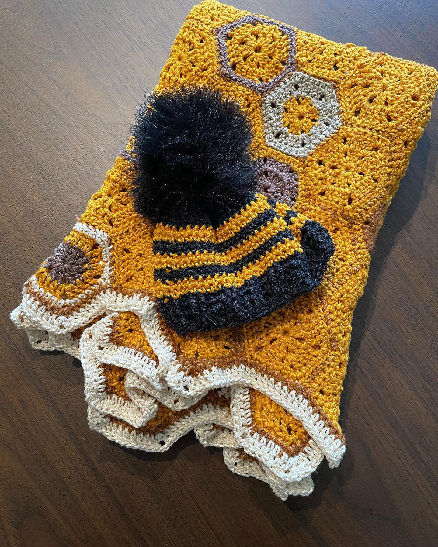 I was overjoyed to present this honeycomb blanket and bumble bee hat combo to my brother @iangauger &amp; his wife Molly, for their baby shower a couple of weeks ago 💖🐝 I&rsquo;ve been crocheting up a storm lately but have barely stopped to snap an