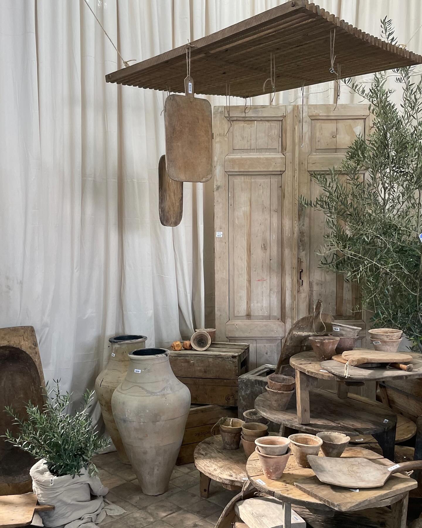 Obsessed with this French Romance. 🤩 @oliveateliers 
.
#lifestyle #homedecor
