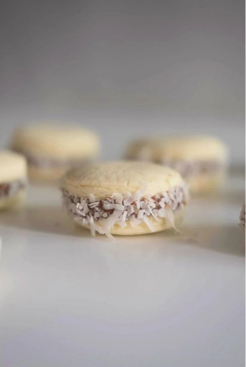 Alfajores de Maicena with Coconut (8 count)
