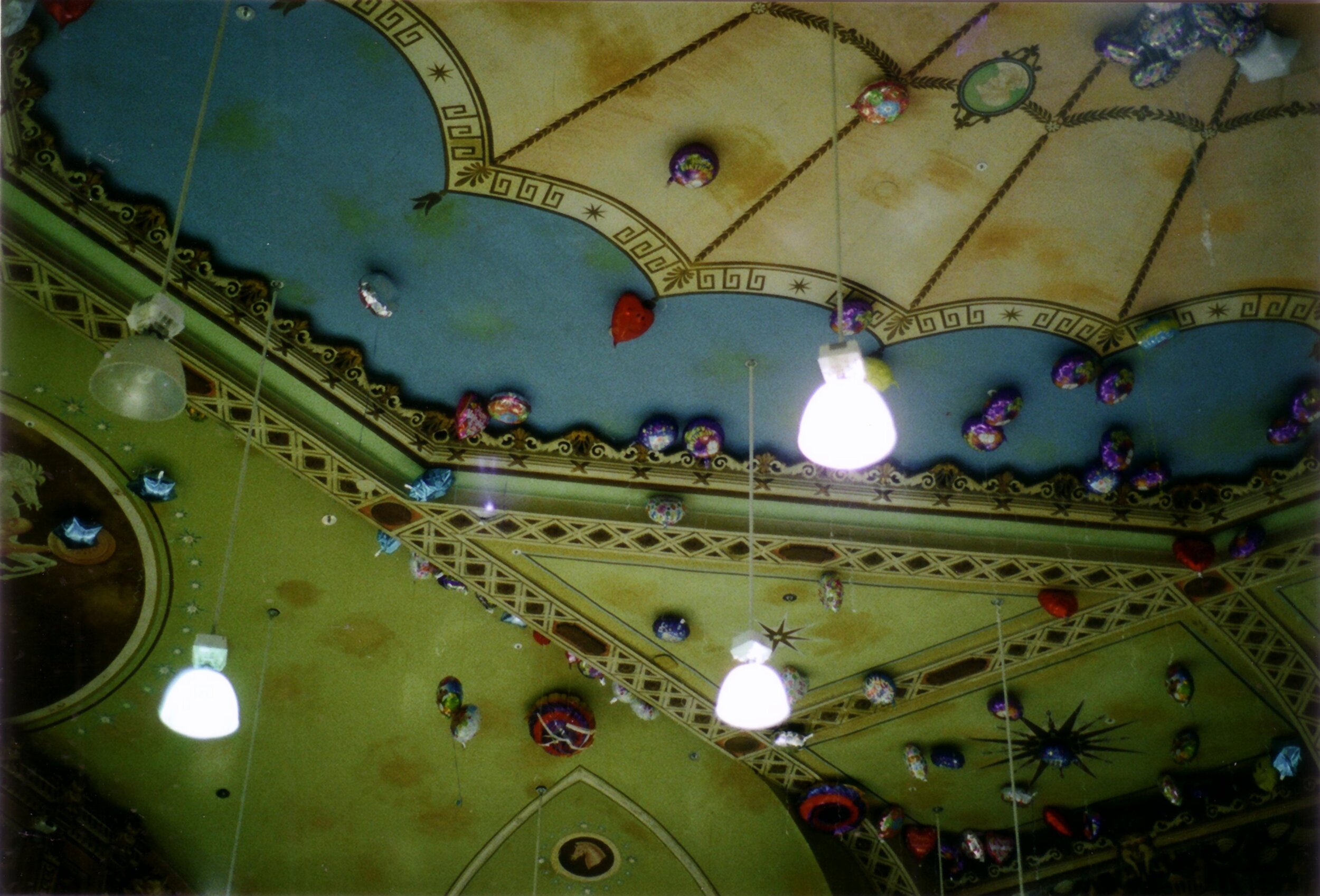ceiling balloon1.jpg
