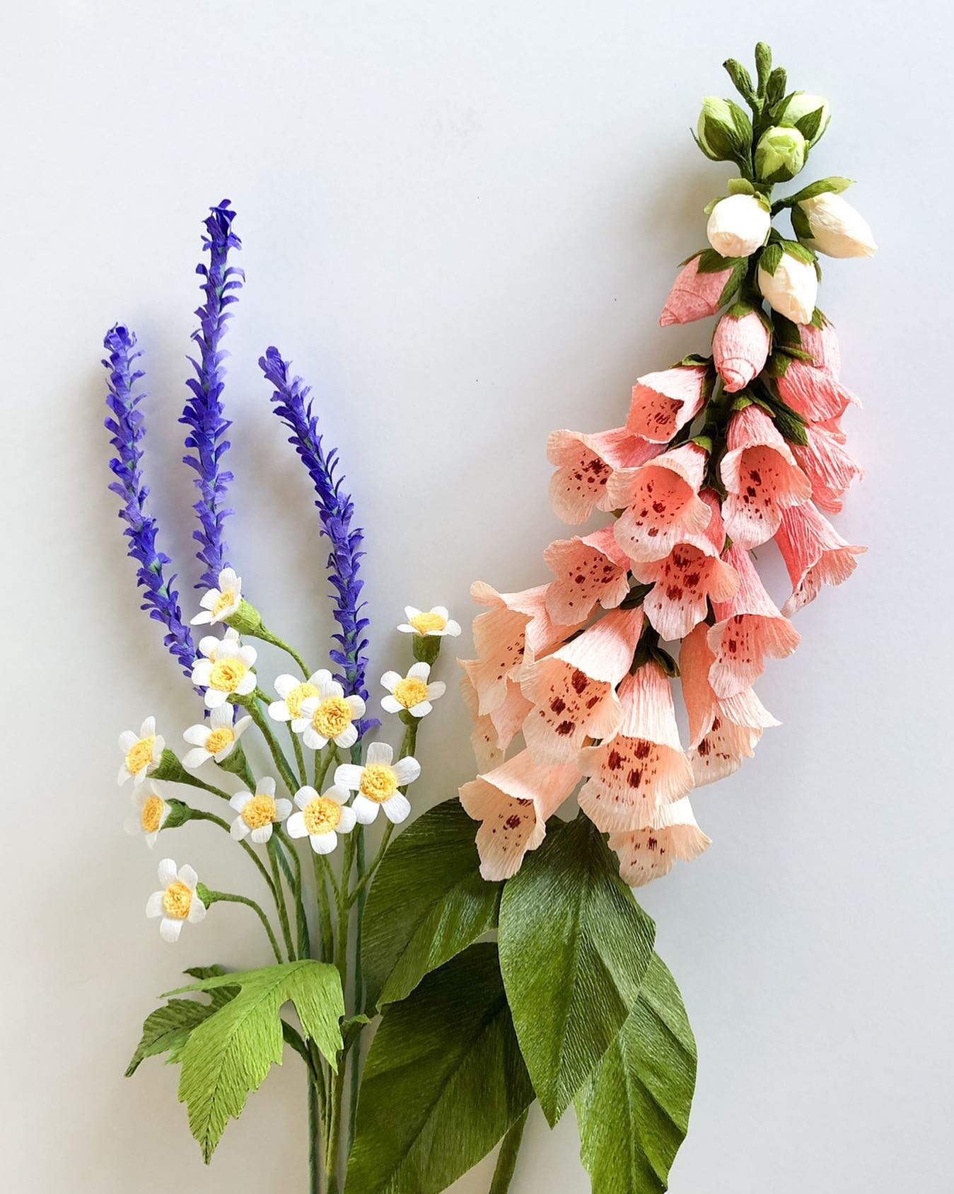 Hey friends, it's August! This month, I'll be sharing several tutorials - the foxglove will be a full step by step video with template, available exclusively to my Patreon members. The lavender and feverfew, which make wonderful fillers for bouquets 