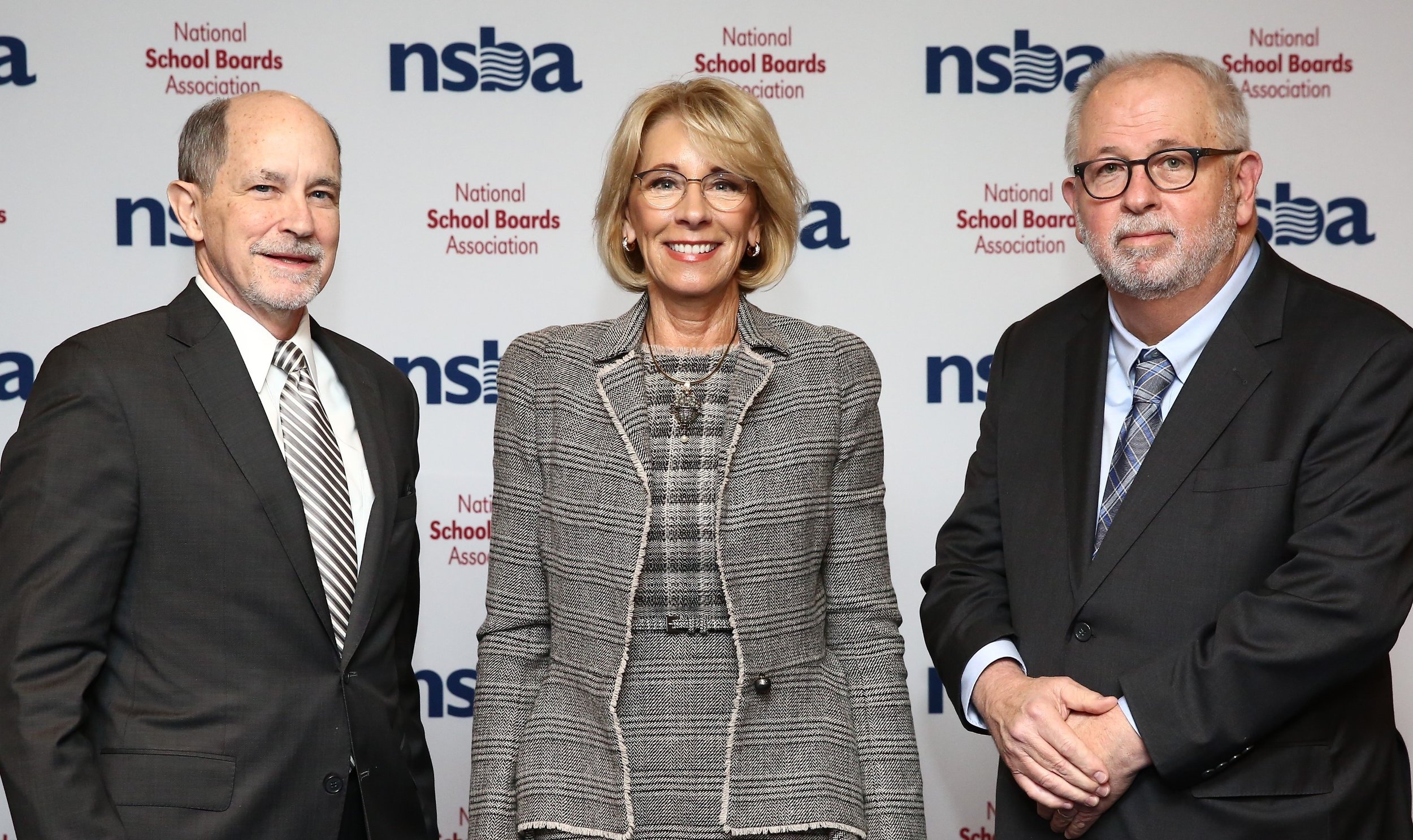 Capturing Memories: The Advantages of Having a Step and Repeat Background at Your Event