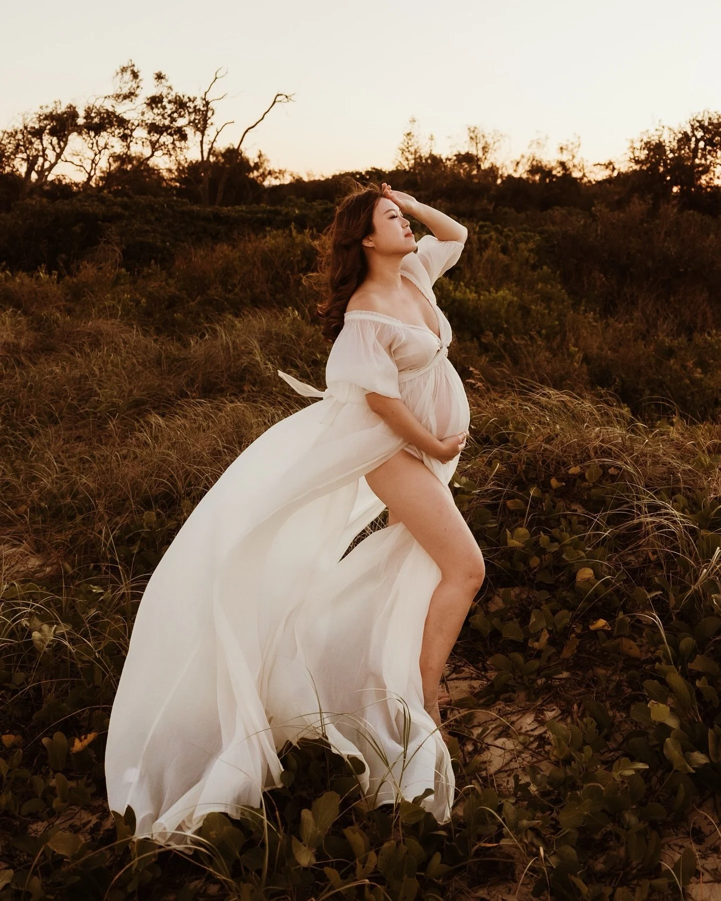 Let&rsquo;s be real, pregnancy isn&rsquo;t always glowing skin and flowing dresses. It&rsquo;s swollen feet, restless nights, and wondering if you&rsquo;re ready.
But in between those moments, there is something powerful and beautiful happening. You 