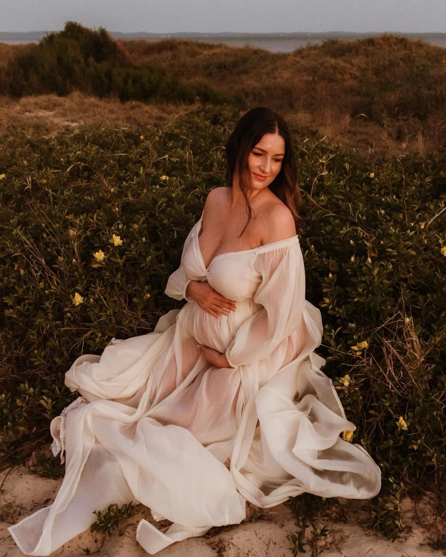 Mums tell me this before every session&hellip; &ldquo;I&rsquo;m so awkward in photos.&rdquo;
You don&rsquo;t need to know how to pose.
You don&rsquo;t need to feel &ldquo;perfect&rdquo; to book your maternity session.

I&rsquo;ll guide you every step