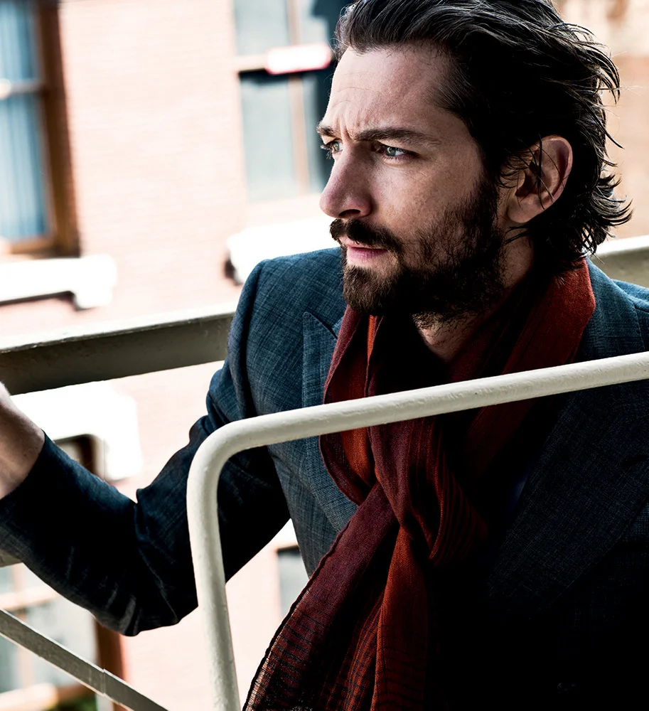 Gray small pindot peak lapel double-breasted two-piece suit RALPH LAUREN, dégradé border scarf BERLUTI