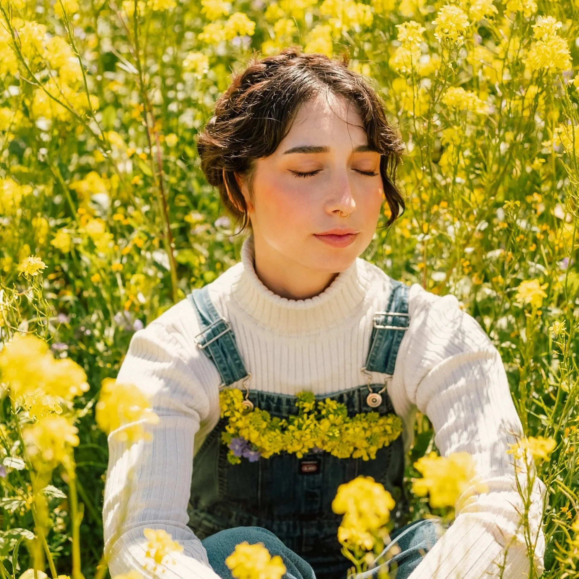 She Flourishes Within: A Women's Guide to Mindful Mental Health 