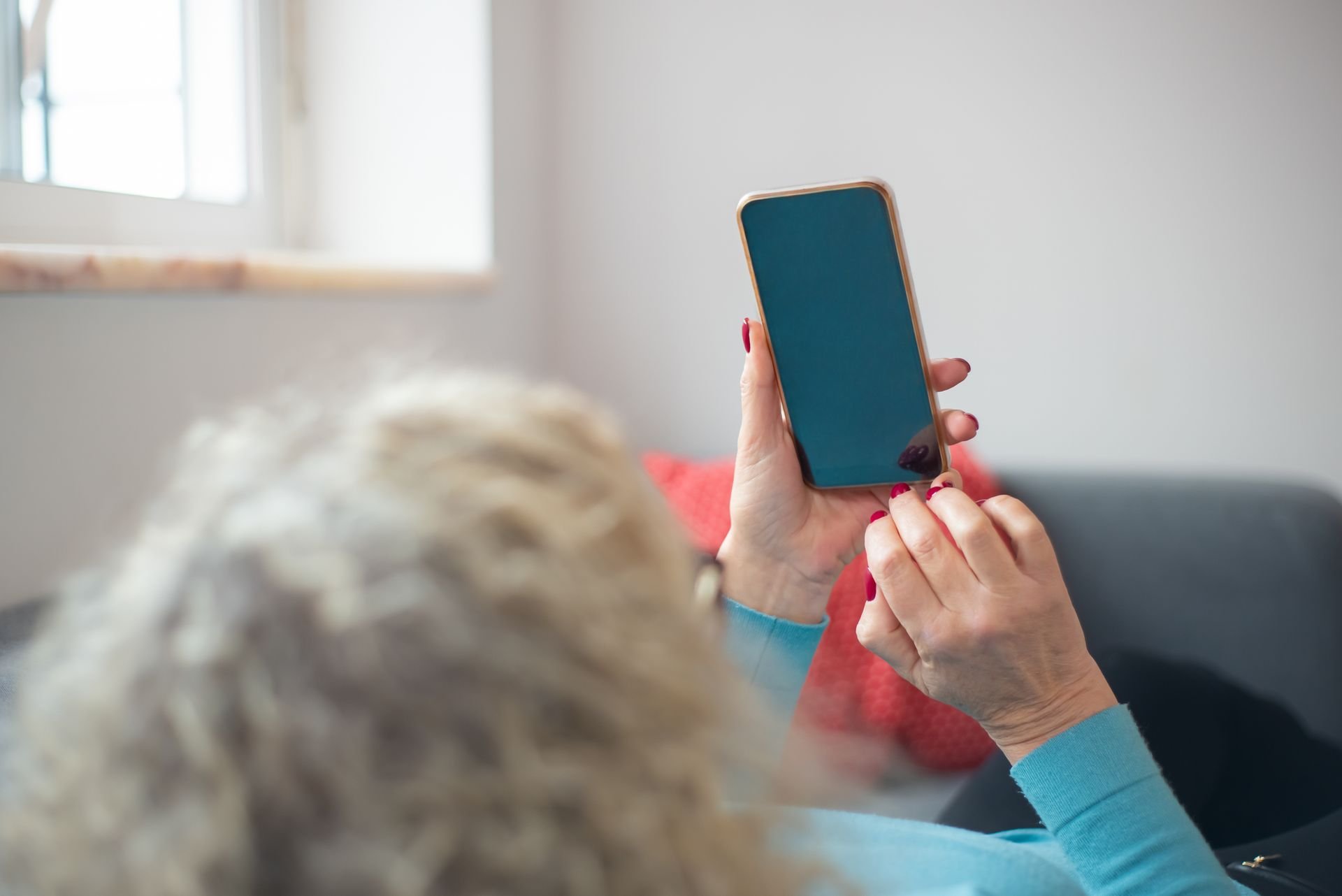 Scroll Less, Live More: Signs of Smartphone Addiction and How to Break Free