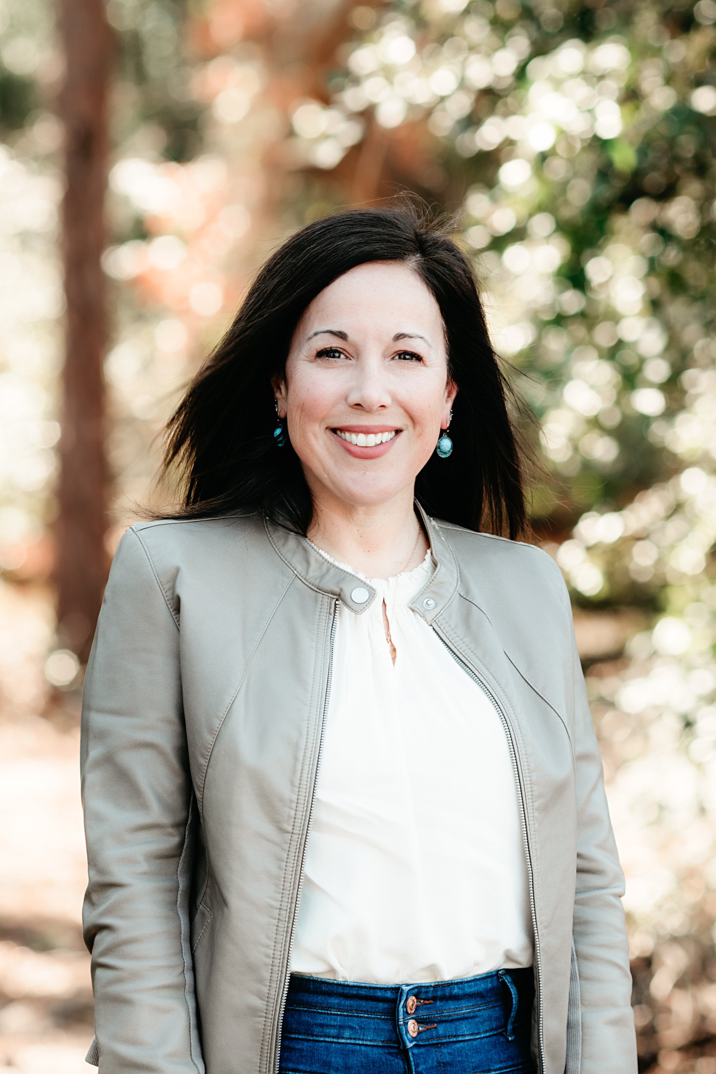 LAURA HEADSHOTS6.jpg