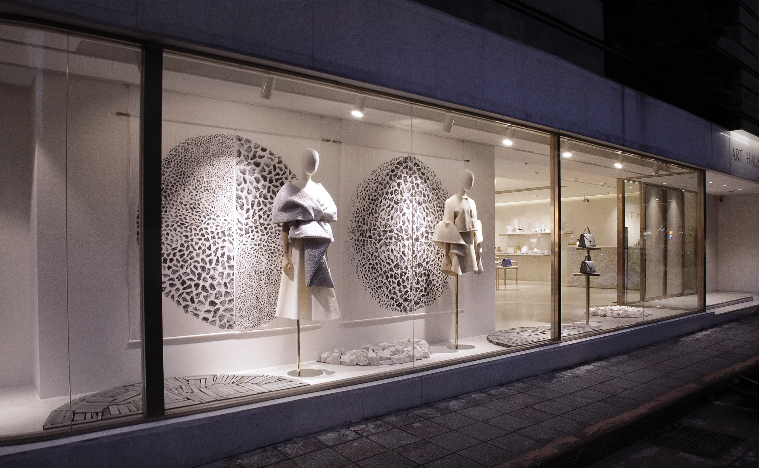 SS17 WINDOW INSTALLATION