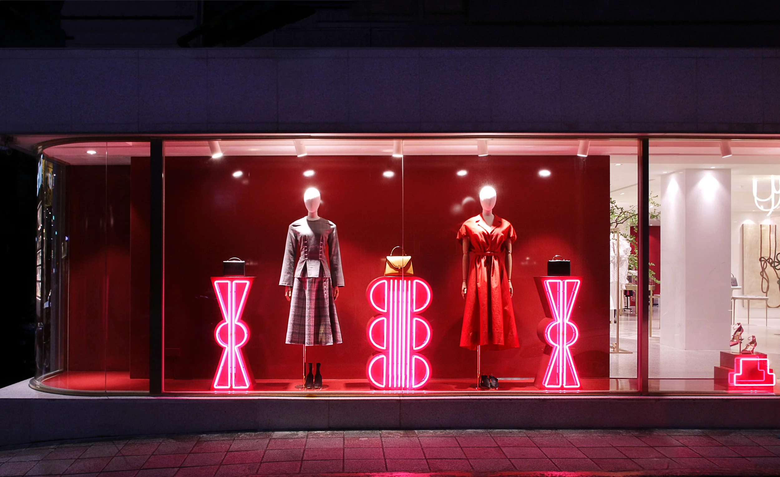 AW17 WINDOW INSTALLATION