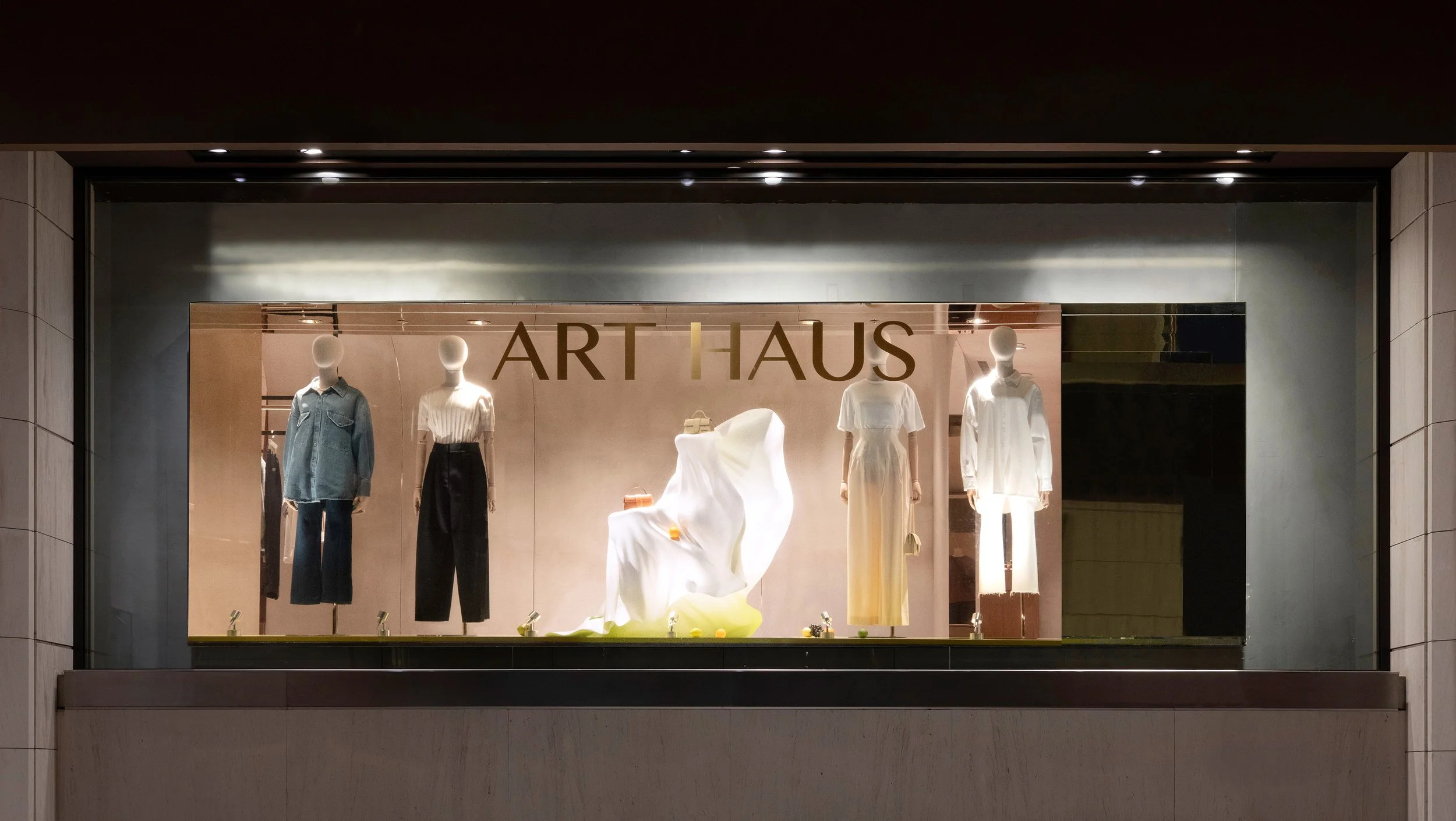 AW22 WINDOW INSTALLATION