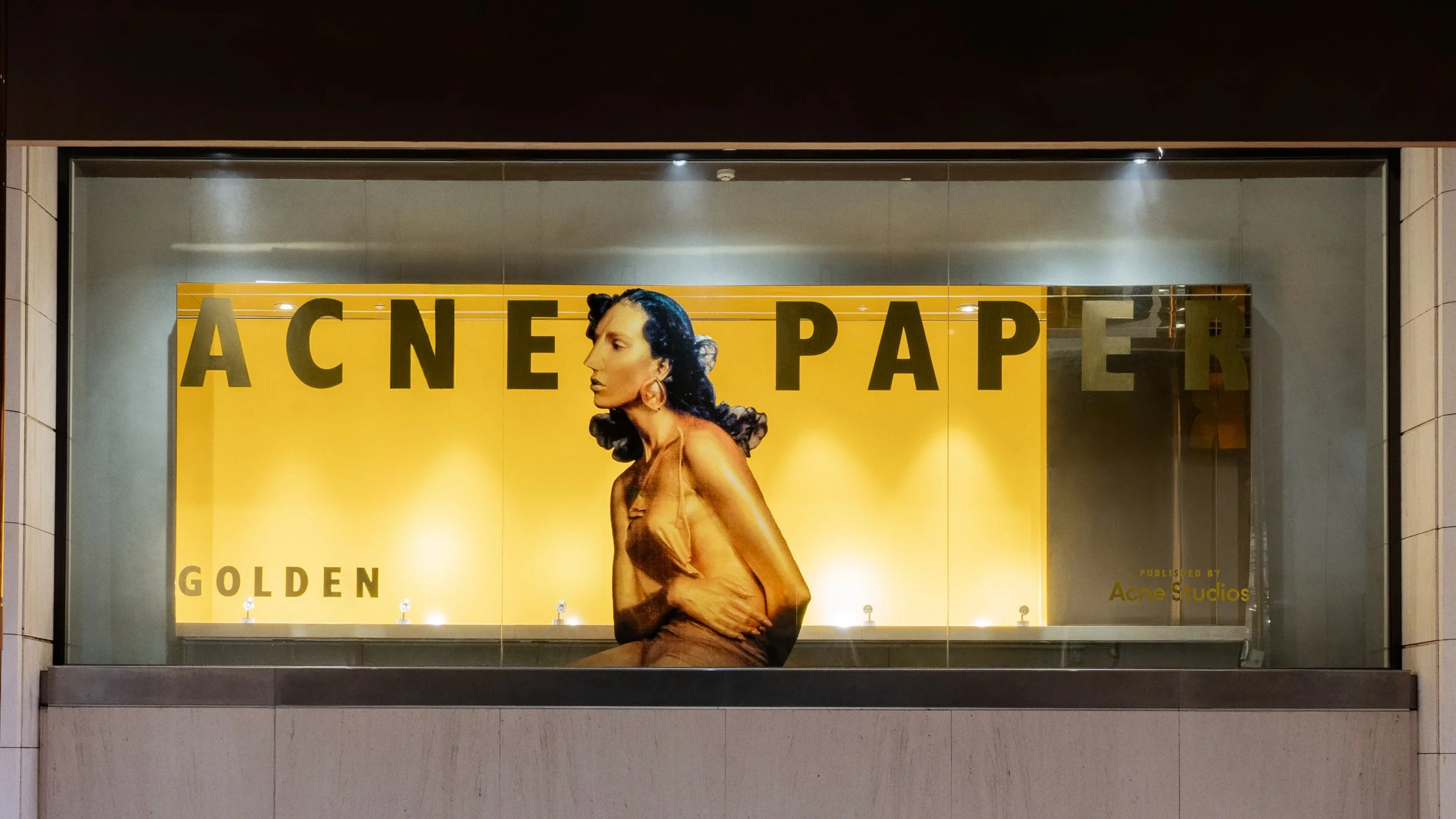 ACNE PAPER WINDOW DISPLAY