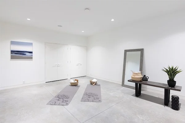 A Delightful Deep Cove Staging Project 6.jpg