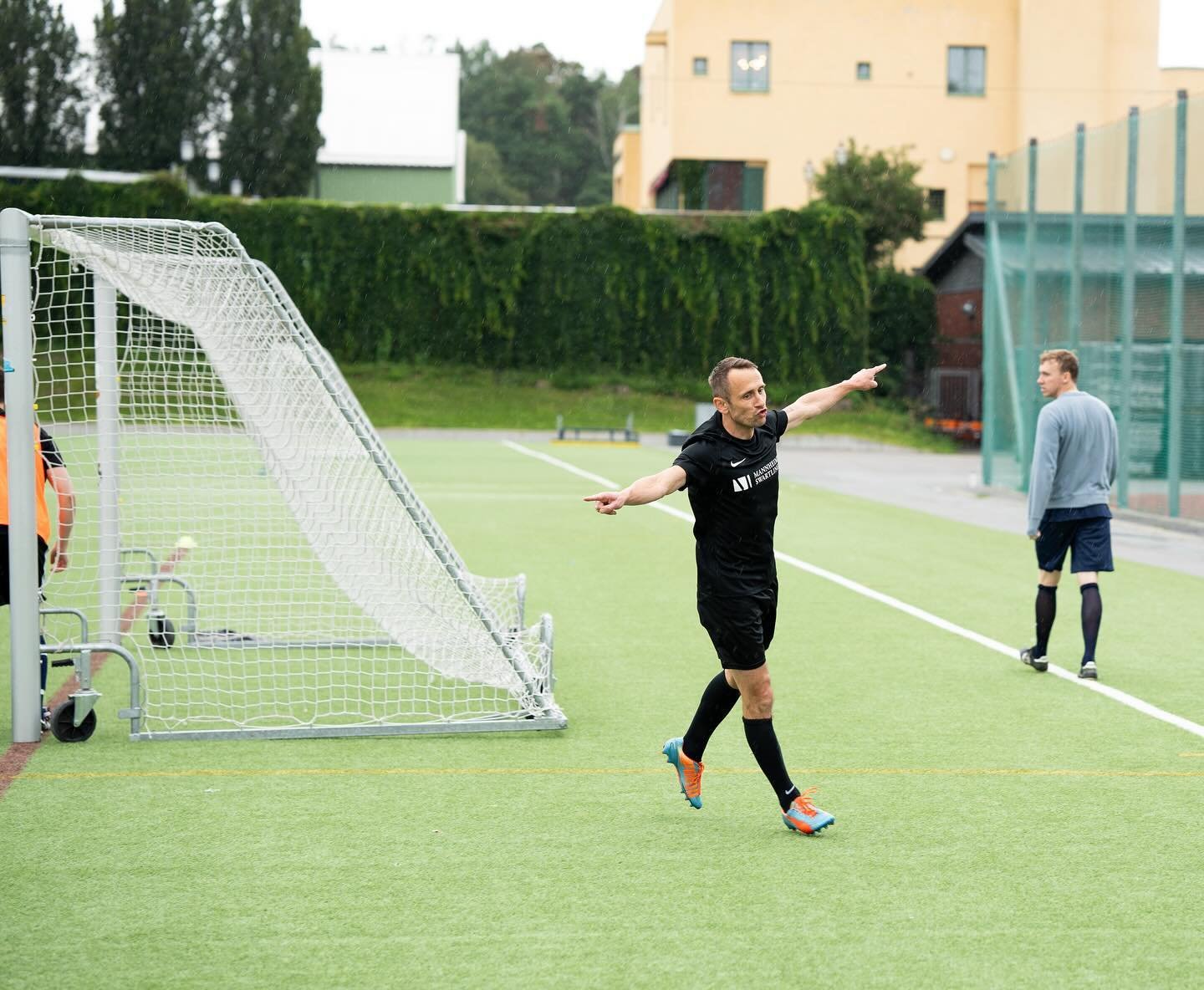 Grattis alla vinnare i &Aring;rets Advokatbyr&aring;! Nu &auml;r det dags att blicka fram&aring;t mot branschens stora kraftm&auml;tning. Om 28 veckor &auml;r det i egna h&auml;nder att bevisa vem som &auml;r b&auml;st p&aring; fotboll och fest.

P&a