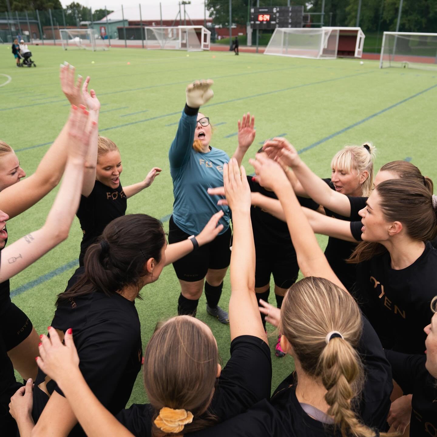 Spelschemat &auml;r publicerat!
Om en vecka &auml;r det &auml;ntligen dags och v&auml;gen till segern &auml;r &ouml;ppen &ndash; dags att spika taktiken. Tillsammans ska vi uppleva 1157 min fotboll och minst 360 min bankett &amp; fest. 

Gl&ouml;m i