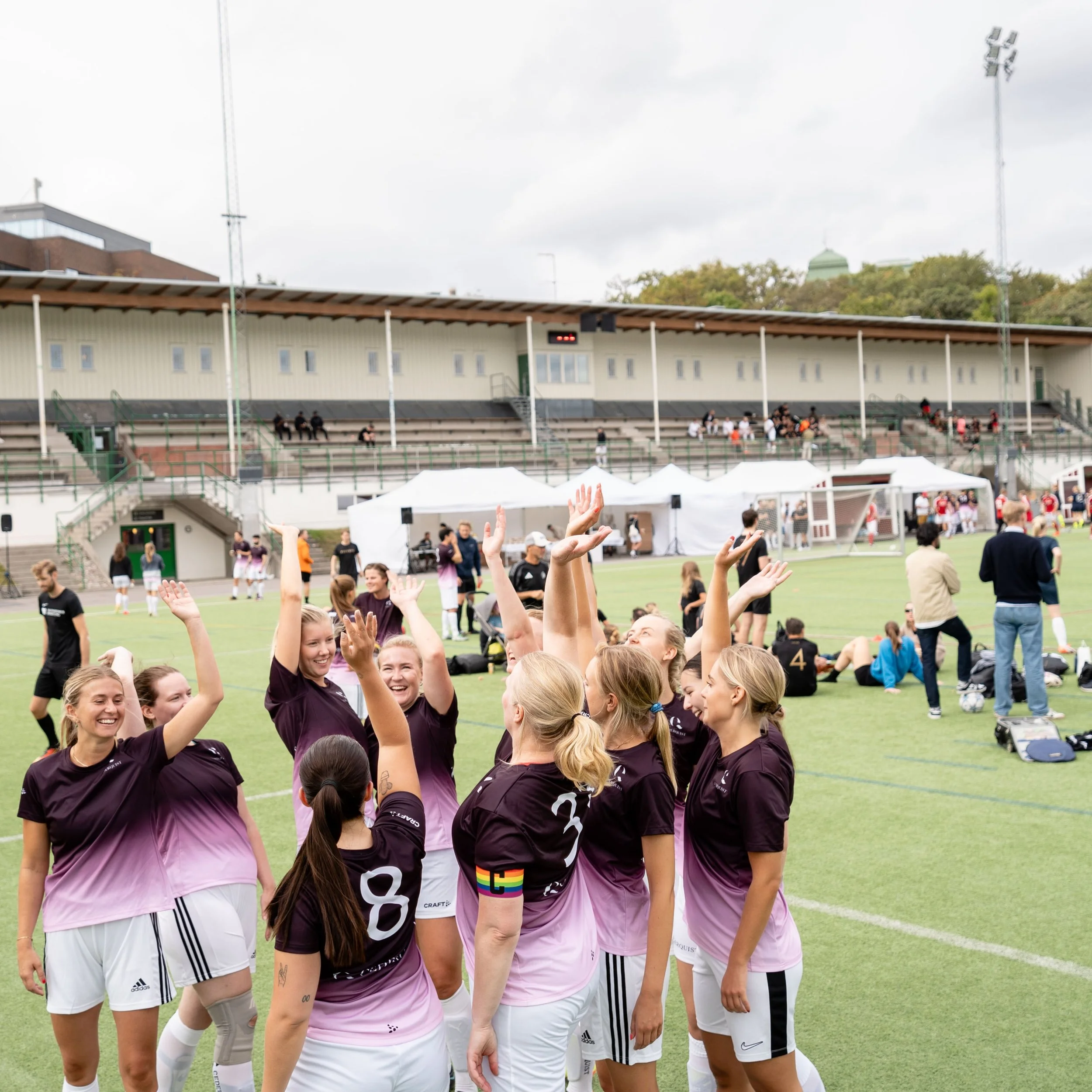 Spelschemat &auml;r publicerat!

En vecka kvar - er v&auml;g genom turneringen och hela v&auml;gen fram till guldet finns nu p&aring; hemsidan. 

P&aring; &aring;rets b&auml;sta arbetsdag ska vi uppleva 1222 min fotboll, 180 min bankett och 240 min f