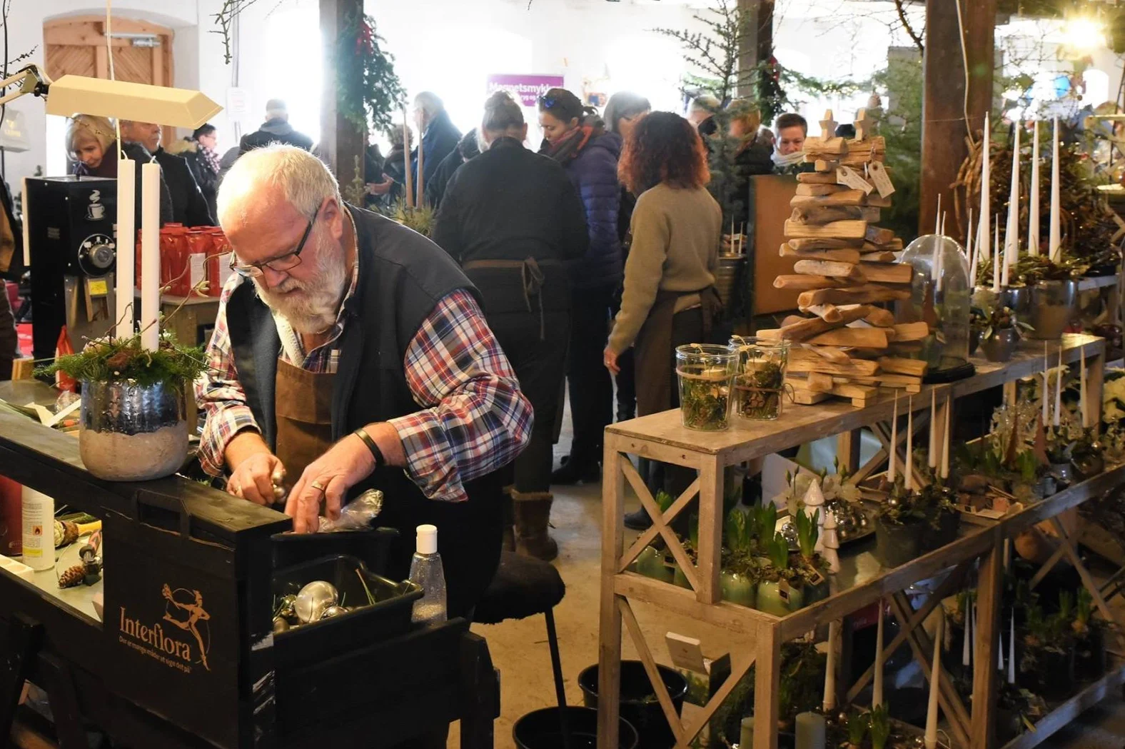 Blomsterb%C3%B8rn+stand.jpg