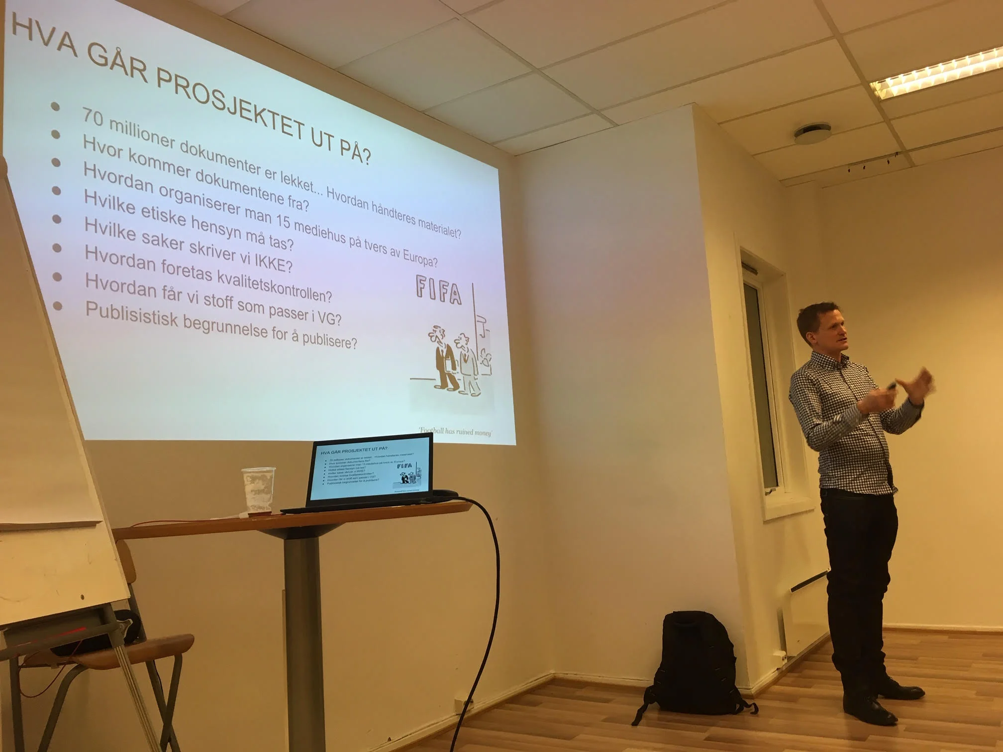 Leif Welhaven fra VG orienterer om Football Leaks. Foto: Reidar Sollie