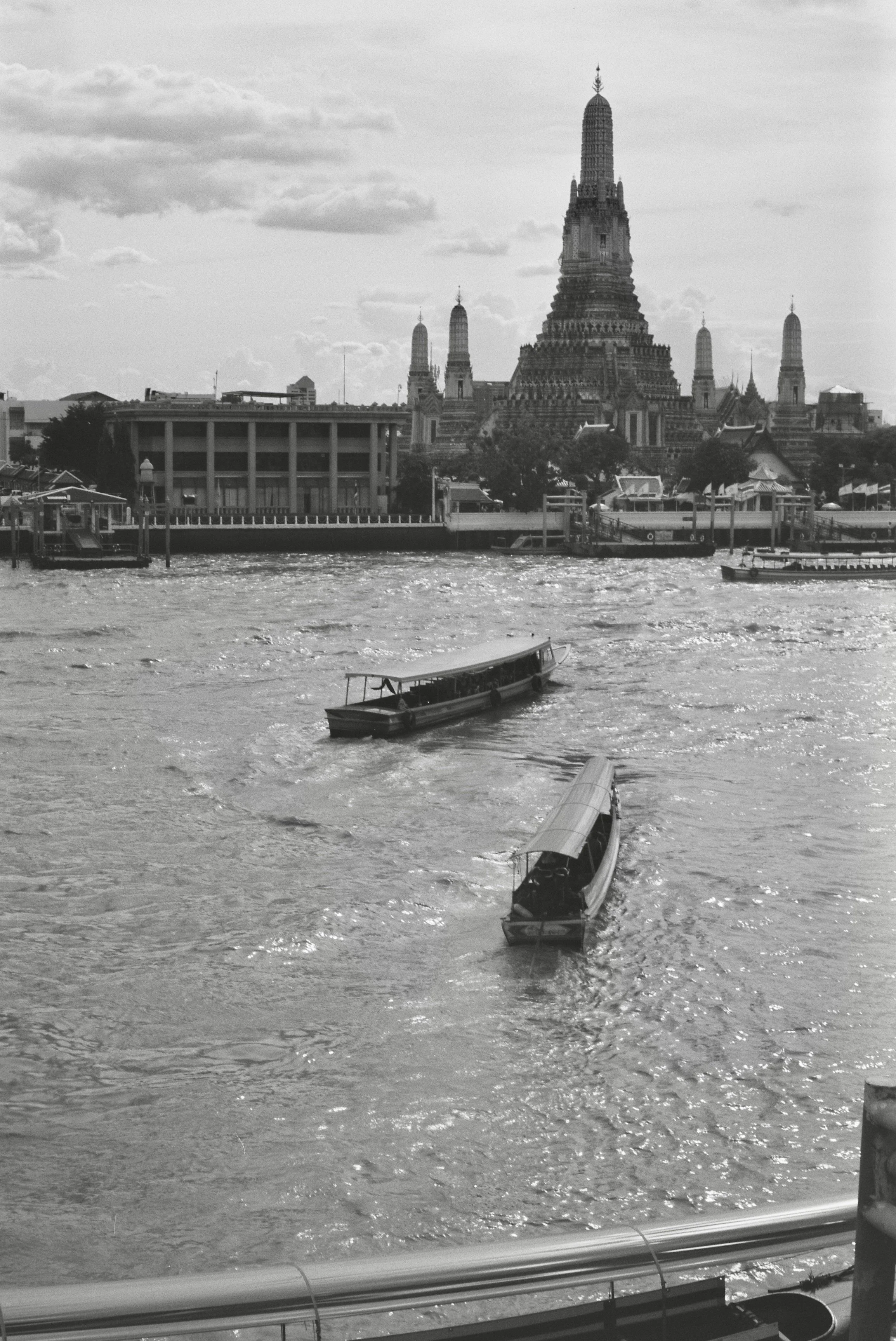 r1-01182-0005.jpg