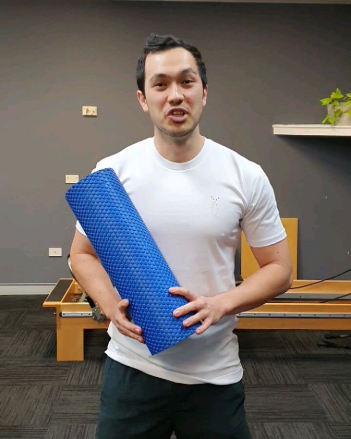 FOAM ROLLING 🔴⚫
.
Can be a great tool but most people use it for WAY too long
.
Great for relieving momentary 'tightness' and for overall feeling ready to go when it comes to training
.
Shouldn't have to spend much more than 30 seconds on any partic