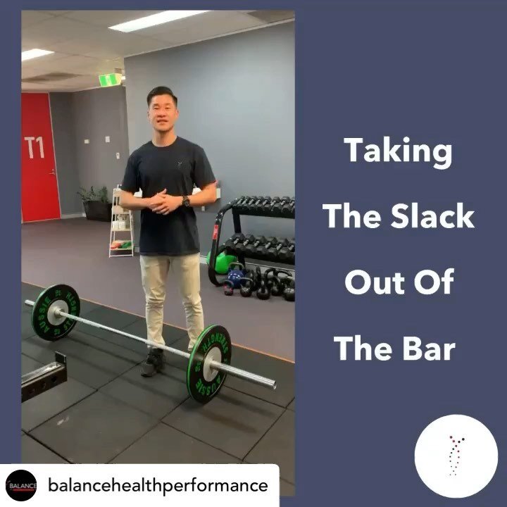 💡𝐓𝐀𝐊𝐄 𝐓𝐇𝐄 𝐒𝐋𝐀𝐂𝐊 𝐎𝐔𝐓 𝐎𝐅 𝐓𝐇𝐄 𝐁𝐀𝐑💡⁣
⁣
Do you hear a metal clang every time you deadlift? 💥 ⁣
⁣
This could be an indicator that you&rsquo;re leaking energy out of the lift and therefore gains on the platform! 🥺⁣
⁣
Taking the sl